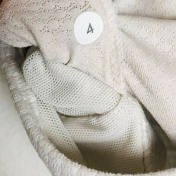 Lululemon womans racer tank top size 4 BoxA white and cream - Picture 4 of 4